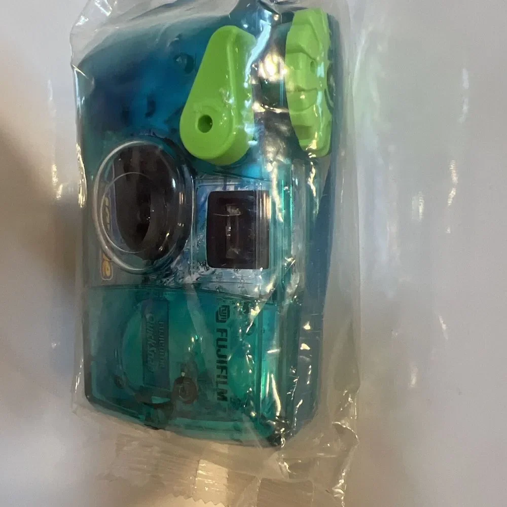Fuji QuickSnap Waterproof Disposable Camera 27 Exp. Brand New In Package‎